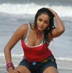 priyamani-sexy-pictures-from-the-beach-1