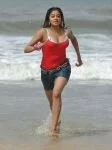 priyamani-sexy-pictures-from-the-beach-9