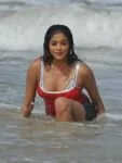 priyamani-sexy-pictures-from-the-beach-4